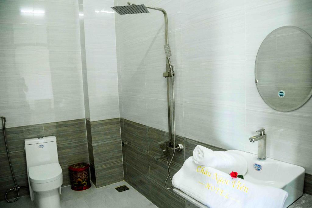 Двухместный (Большой двухместный номер с 1 кроватью) отеля Châu Ngọc Viên Hotel - Biển Mỹ Khê - Quảng Ngãi, Куангнгай