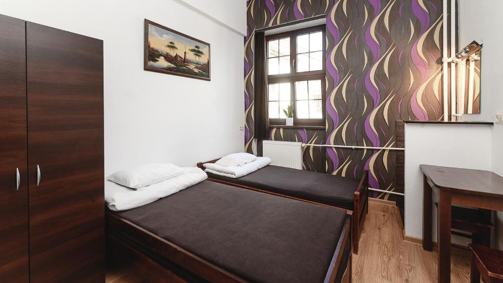 Двухместный (Двухместный номер с 2 отдельными кроватями и общей ванной комнатой) хостела Hostel Piaskowy, Вроцлав