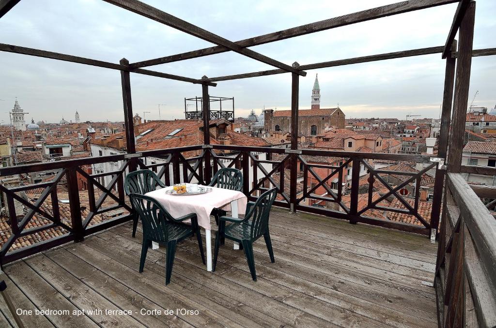 Апартаменты (Апартаменты с 1 спальней и террасой - Corte de l'Orso) апартамента Charming Venice Apartments, Венеция