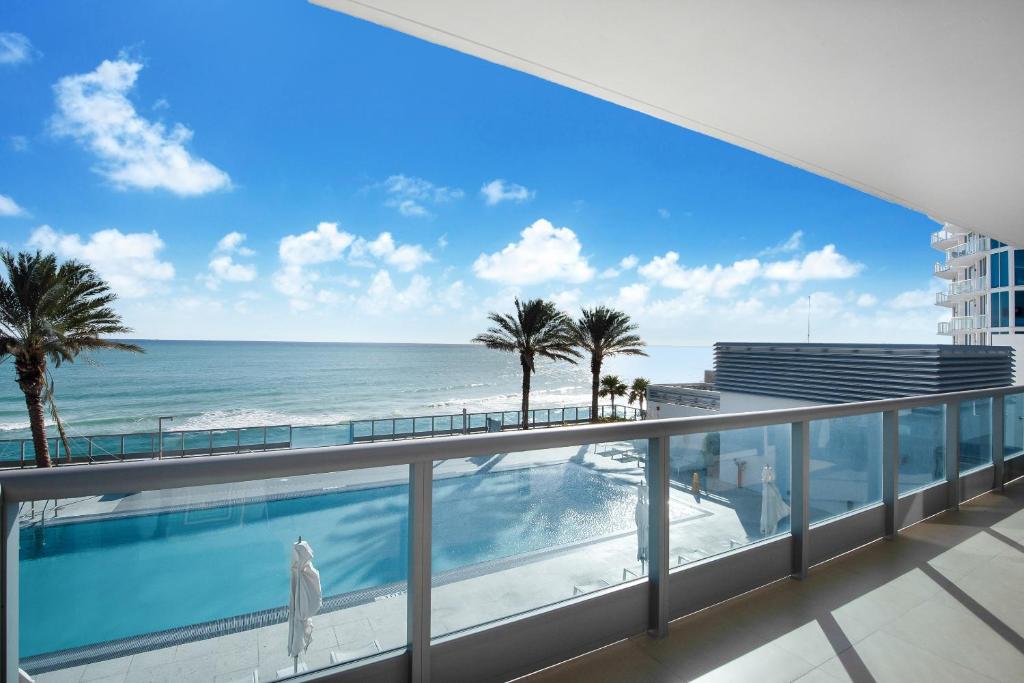 Апартаменты (Апартаменты с 1 спальней - с видом на океан), Churchill Suites Monte Carlo Miami Beach