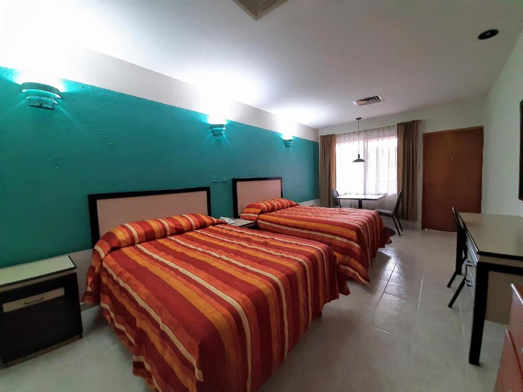Двухместный (Двухместный номер с 2 двуспальными кроватями) отеля Hotel Tamazunchale, Тамасунчале