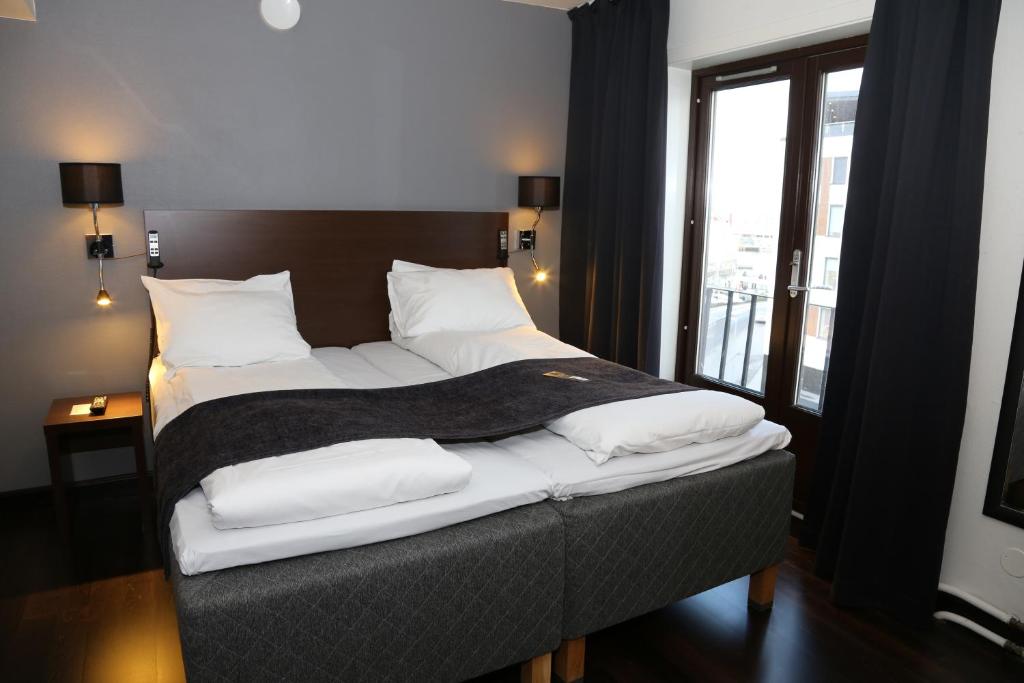 Двухместный (Улучшенный двухместный номер с 2 отдельными кроватями) отеля First Hotel Atlantica, Алесунд