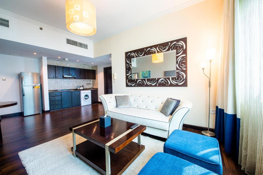 Сьюит (Представительский люкс с 1 спальней) апарт-отеля First Central Hotel Suites, Дубай