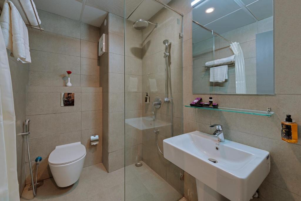 Двухместный (Executive Room - 10% off on Laundry, 10% off on F&B, Complimentary Drivers accommodation) отеля Click Hotel Jaipur, Джайпур