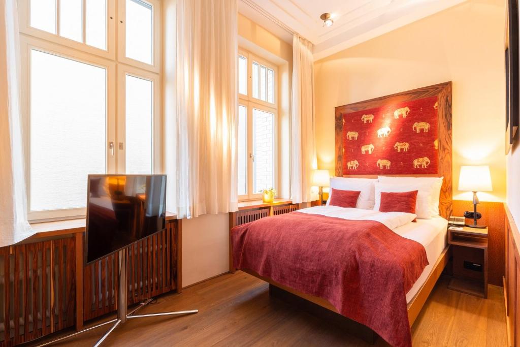 Двухместный (Небольшой двухместный номер с 1 кроватью, вид во внутренний двор (Orania.21)) отеля Orania.Berlin, Берлин