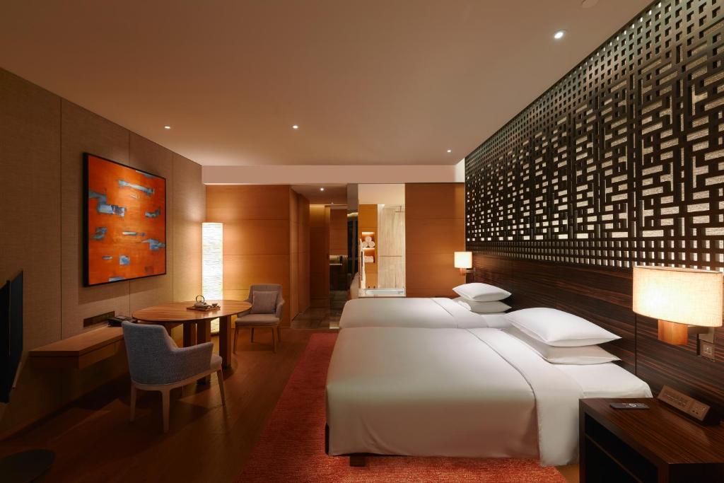 Двухместный (2 Double Beds River View) отеля Park Hyatt Guangzhou, Гуанчжоу