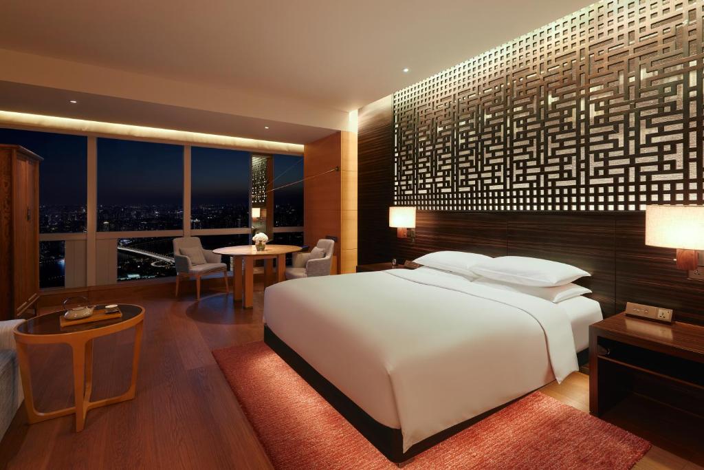 Двухместный (1  King Bed River View) отеля Park Hyatt Guangzhou, Гуанчжоу