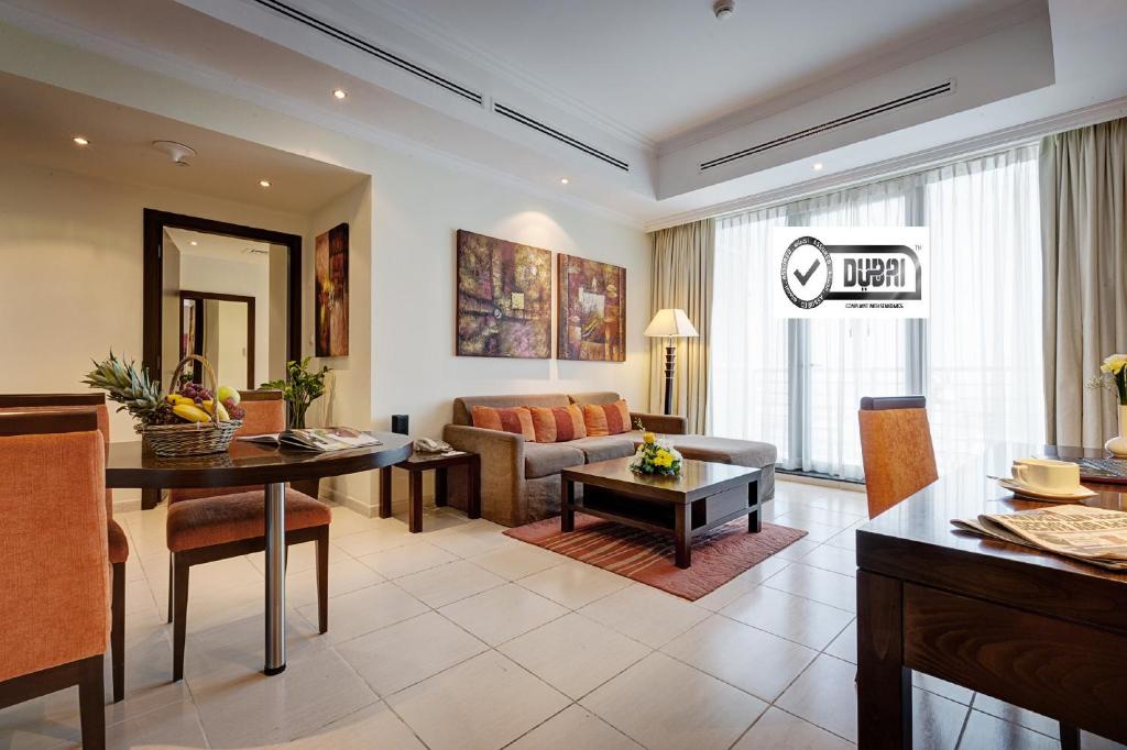 Апартаменты (Апартаменты Делюкс с 1 спальней и балконом - Включена поздняя регистрация отъезда до 14:00 и скидка 25% на еду и напитки) апарт-отеля Abidos Hotel Apartment Al Barsha, Дубай