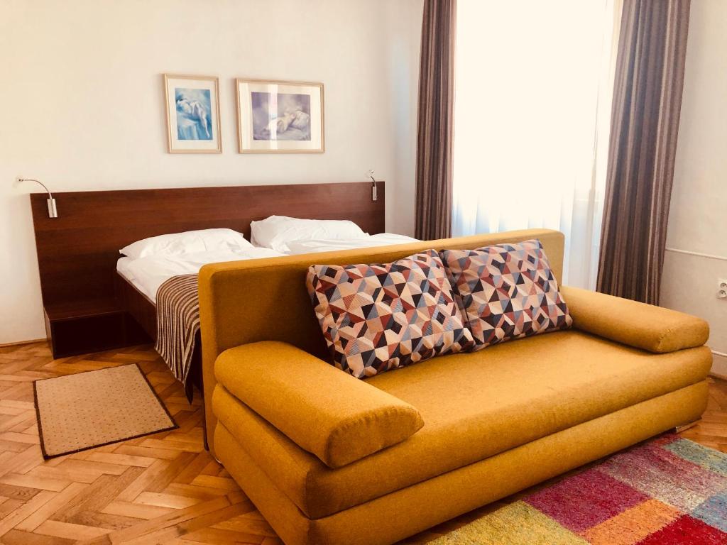 Двухместный (Standard Double Room with 2 Extra Beds), Hotel & Penzión Grand Matej