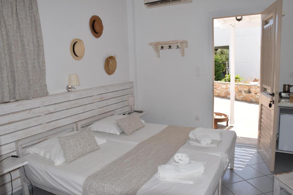 Двухместный (Стандартный двухместный номер с 1 кроватью или 2 отдельными кроватями и видом на сад) гостевого дома Irini pension, Платис-Ялос