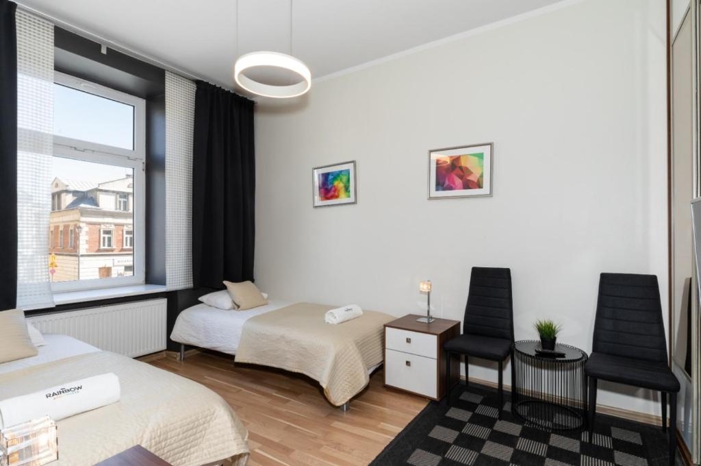Двухместный (Двухместный номер с 2 отдельными кроватями и общей ванной комнатой 1) апартамента Rainbow Apartments 1, Краков