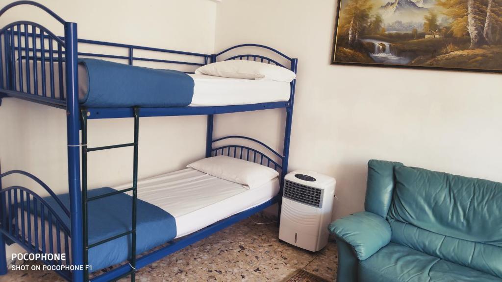 Номер (Односпальная кровать в общем номере для женщин) хостела HostelRoma, Рим
