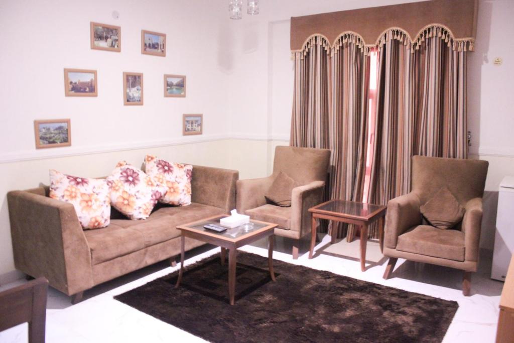 Сьюит (Представительский люкс) отеля Al-Saif Grand Hotel, Маскат
