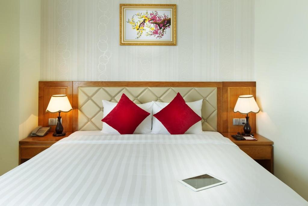 Двухместный (Улучшенный двухместный номер с 1 кроватью) отеля Serene Danang Hotel, Дананг