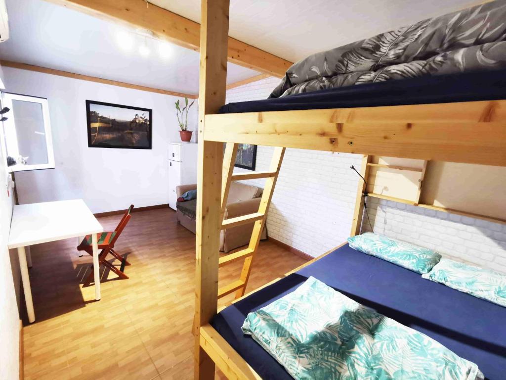Двухместный (Улучшенный двухместный номер с 1 кроватью) хостела La Ventana Azul Surf Hostel, Лас-Пальмас-де-Гран-Канария