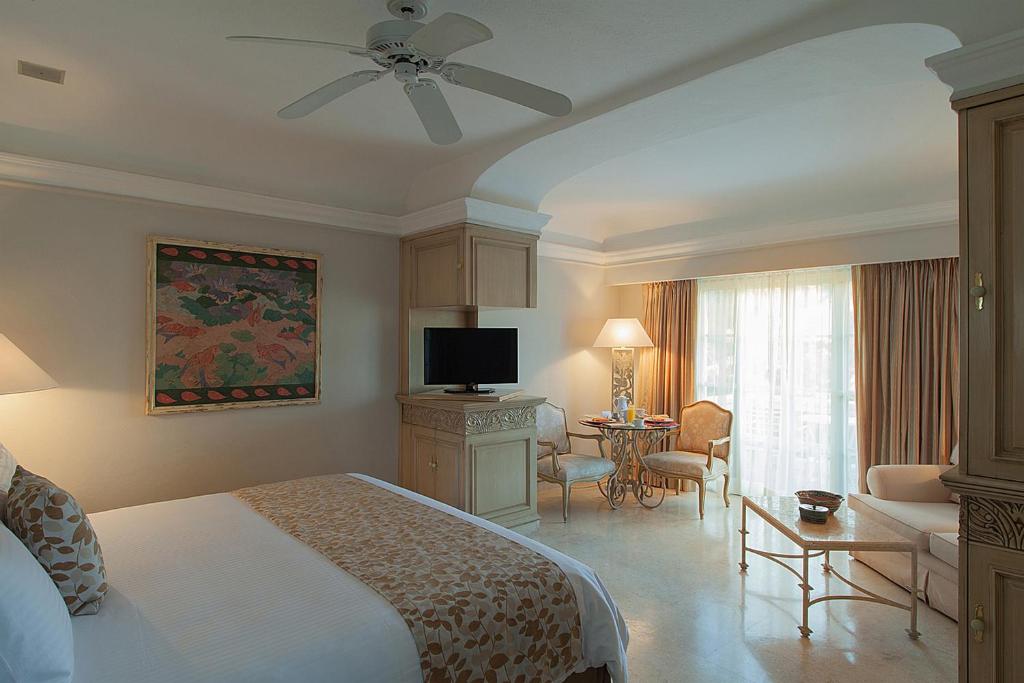Двухместный (Grand Deluxe King All Inclusive) отеля Grand Isla Navidad Resort, Барра-де-Навидад