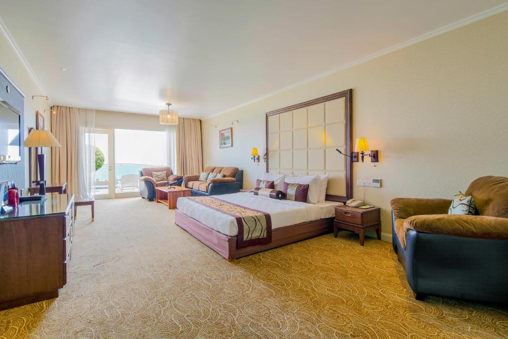 Двухместный (Номер «Премиум» Делюкс с кроватью размера «king-size») отеля Sea Links Beach Resort & Golf, Фантхьет