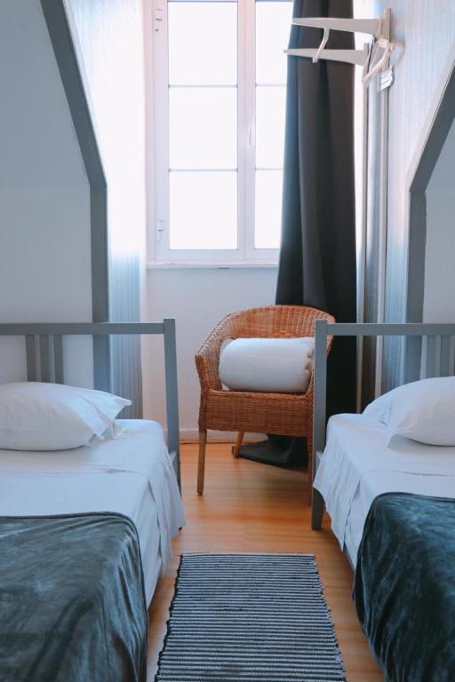 Двухместный (Двухместный номер с 2 отдельными кроватями и общей ванной комнатой) хостела Portuguese Hostel, Синтра