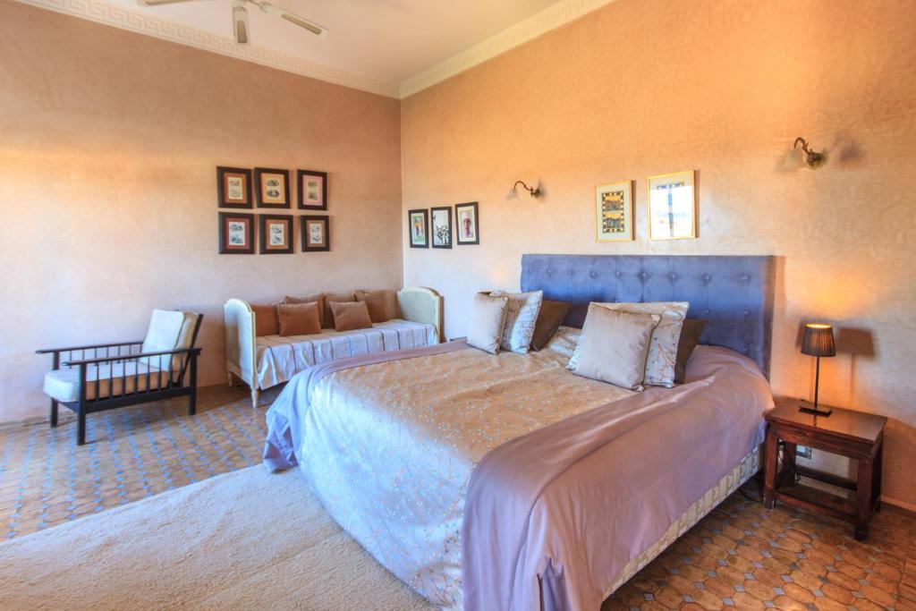 Двухместный (Улучшенный номер с кроватью размера «queen-size») отеля Kasbah Tabelkoukt, Мирлефт