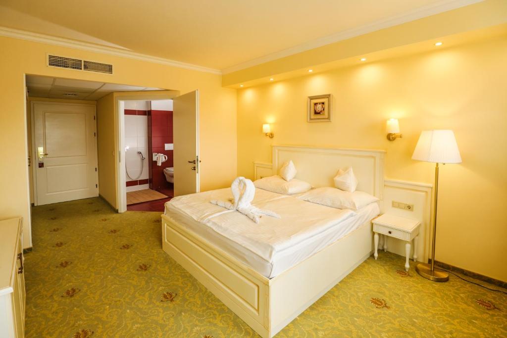 Двухместный (Номер с кроватью размера «queen-size» - Подходит для гостей с ограниченными физическими возможностями) отеля Calimbra Wellness Hotel Superior, Мишкольц-Тапольца