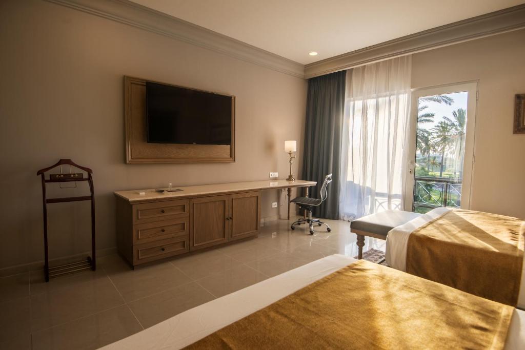 Сьюит (Master Suite 2 Double Beds) отеля Montebello Golf & Resort, Торреон