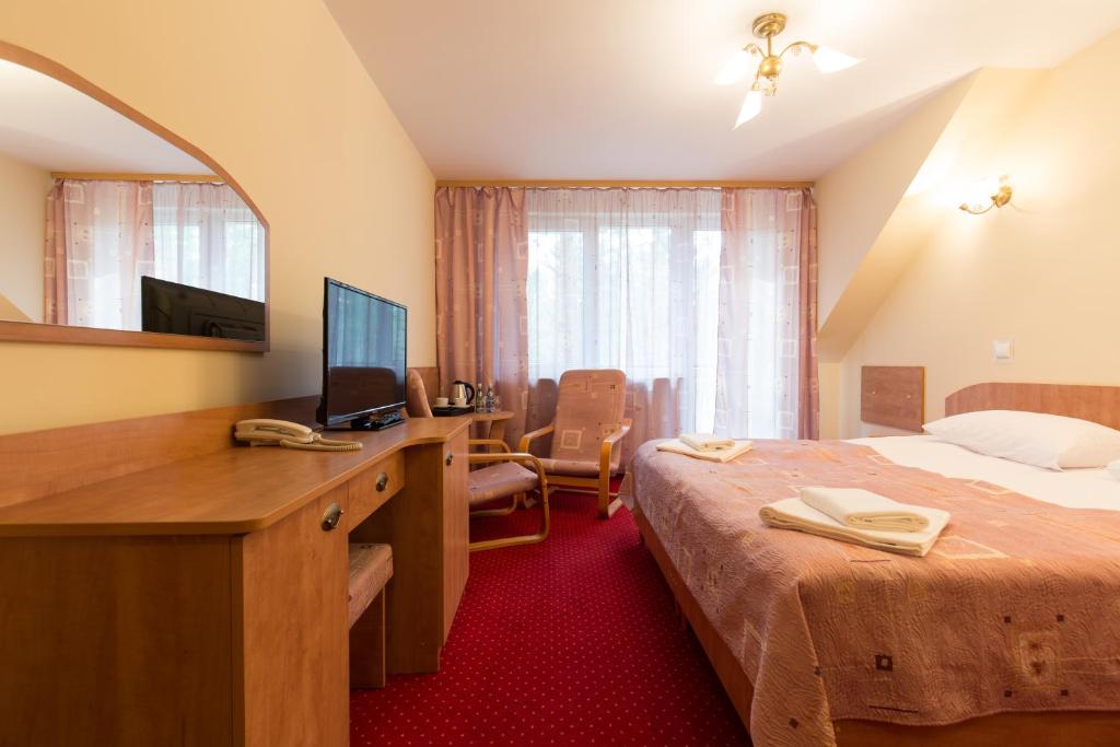 Двухместный (Двухместный номер с 2 отдельными кроватями и балконом) курортного отеля Paradiso Park, Поберово