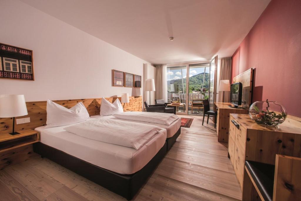 Двухместный (Двухместный номер с 1 кроватью и балконом - одноместное размещение) отеля Villa Seilern Vital Resort, Бад-Ишль