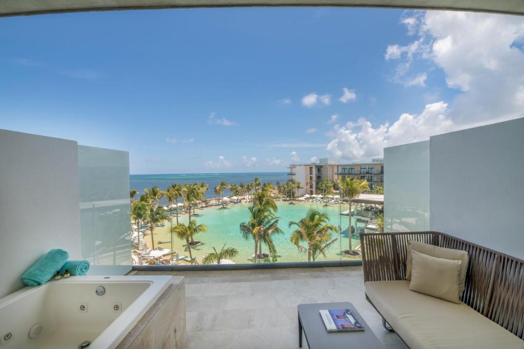 Сьюит (Полулюкс с частичным видом на океан) курортного отеля Haven Riviera Cancun, Канкун