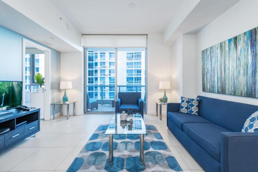 Апартаменты (Апартаменты Делюкс с 1 спальней и частичным видом на океан) апартамента Churchill Suites Monte Carlo Miami Beach, Майами-Бич