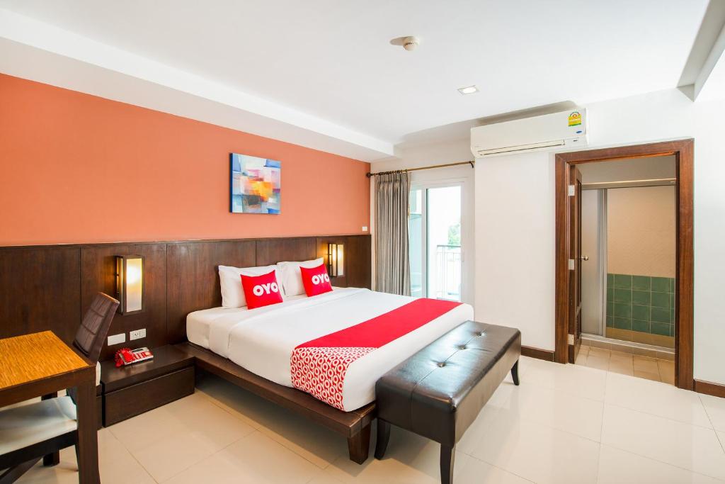 Двухместный (Улучшенный двухместный номер с 1 кроватью) отеля Rattana Residence Sakdidet, Пхукет