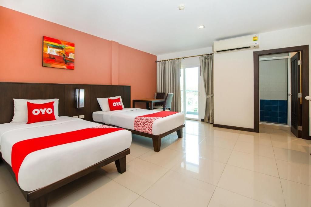 Двухместный (Улучшенный двухместный номер с 2 отдельными кроватями) отеля Rattana Residence Sakdidet, Пхукет
