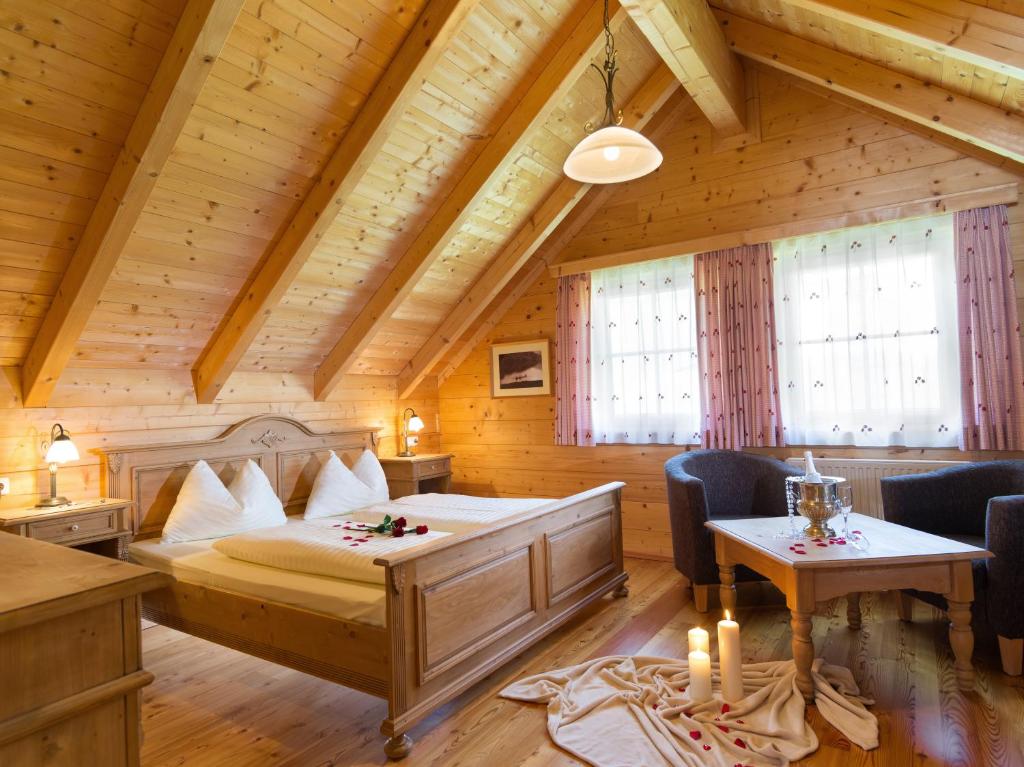 Апартаменты (Апартаменты с 3 спальнями) апарт-отеля AlpenParks Hagan Lodge Altaussee, Альтаусзее