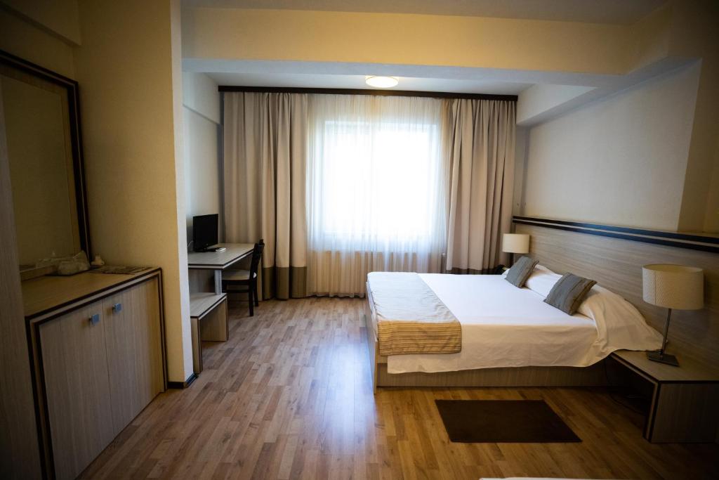 Двухместный (Стандартный двухместный номер с 1 кроватью) отеля Hotel Check Inn, Тимишоара