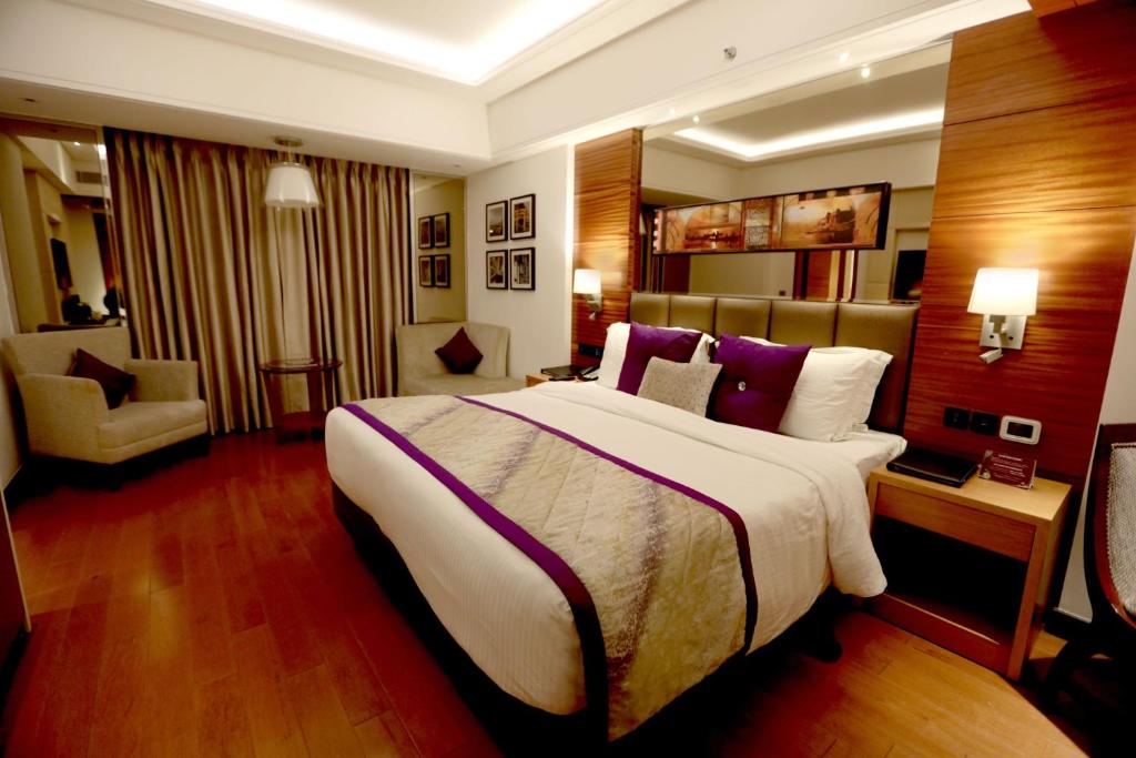 Двухместный (Двухместный номер Делюкс с 1 кроватью или 2 отдельными кроватями) отеля Hotel Madin, Варанаси