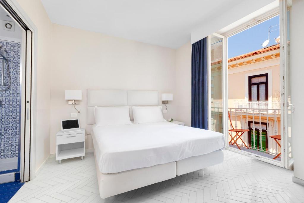 Двухместный (Улучшенный двухместный номер с 1 кроватью или 2 отдельными кроватями) отеля Palazzo Tasso, Сорренто