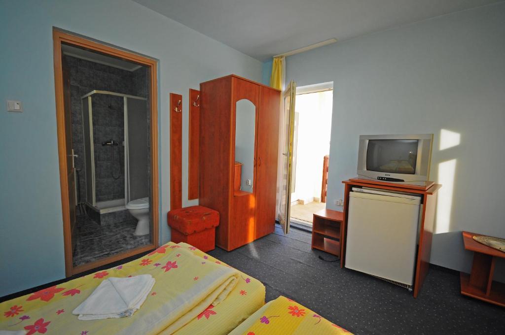 Трехместный (Трехместный номер) мотеля Imola Motel, Пьятра-Нямц