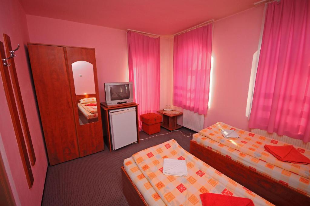 Двухместный (Двухместный номер с 2 отдельными кроватями) мотеля Imola Motel, Пьятра-Нямц
