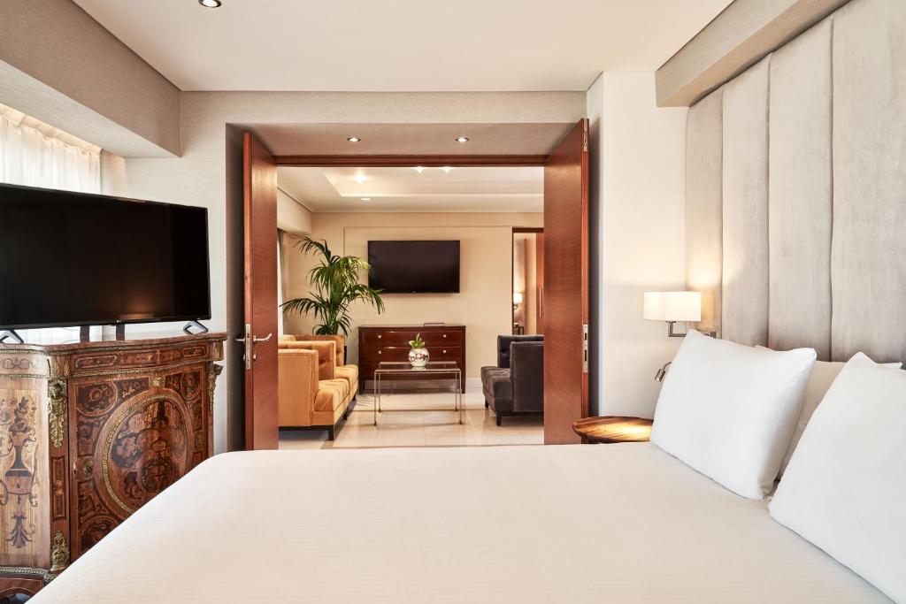 Двухместный (Полулюкс с 2 спальнями) отеля Bellevue Suites, Родос