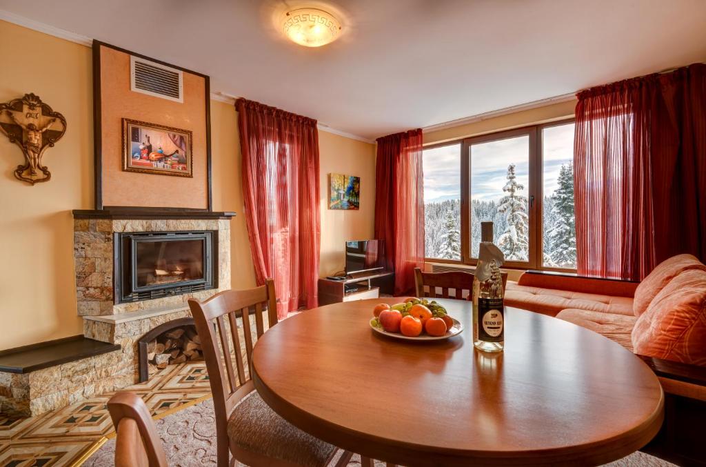 Апартаменты (Апартаменты с видом на горы) апарт-отеля Mountain Lodge Winter Half-Board, Пампорово