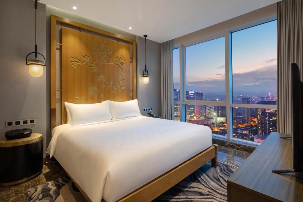 Сьюит (Семейный номер HUALUXE с кроватью размера «king-size») отеля Hualuxe Haikou Seaview (Intercontinental Group), Хайкоу