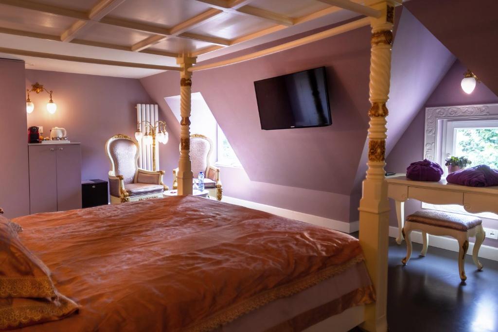 Двухместный (Улучшенный номер с кроватью размера «king-size») отеля B&B Saint-Georges, Брюгге
