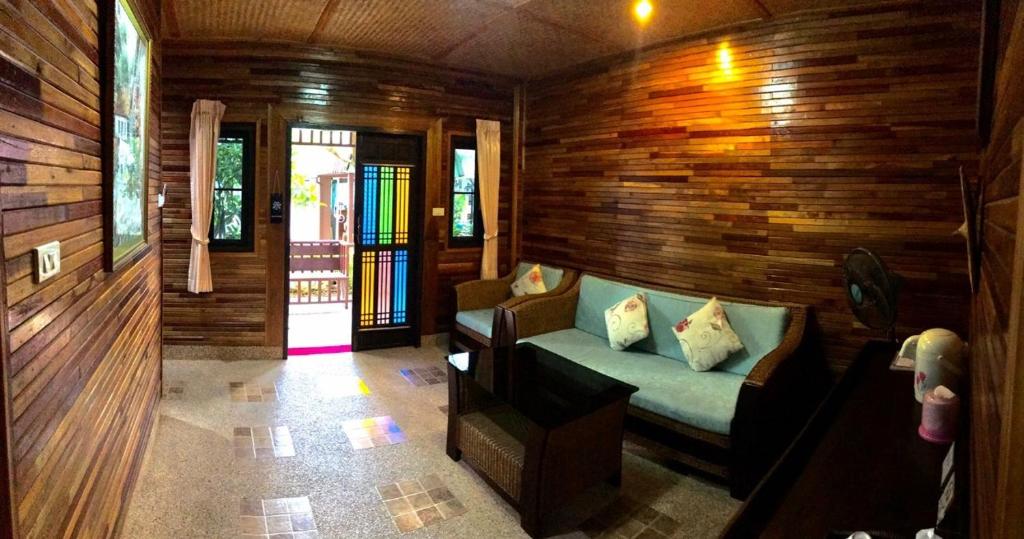 Четырехместный (Стандартный четырехместный номер) курортного отеля Baan Soontree Resort, Чианграй