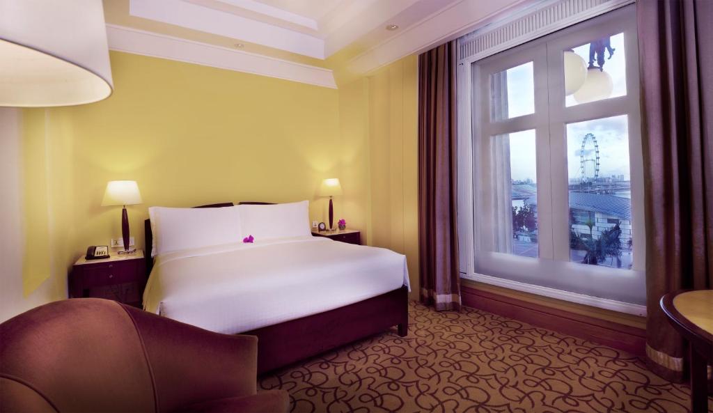 Двухместный (Клубный номер Straits Marina Bay с окном) отеля The Fullerton Hotel Singapore, Сингапур (город)