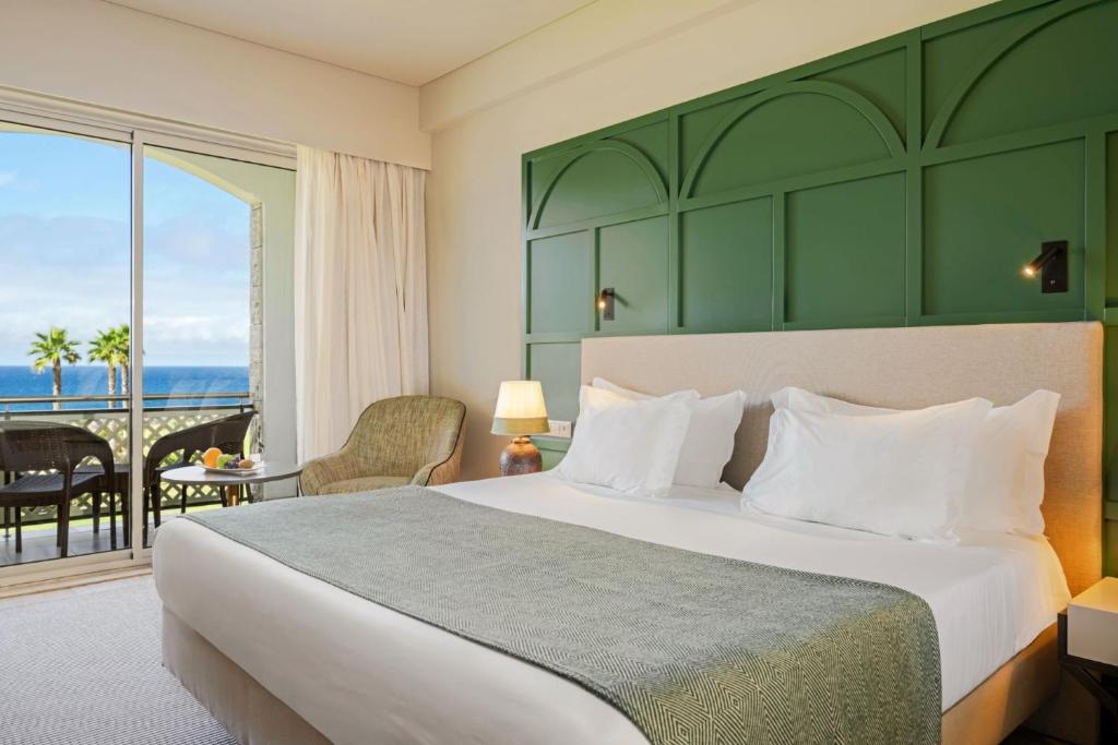 Двухместный (Улучшенный двухместный номер с 1 кроватью или 2 отдельными кроватями, вид на океан) отеля Terceira Mar Hotel, Ангра-ду-Эроижму