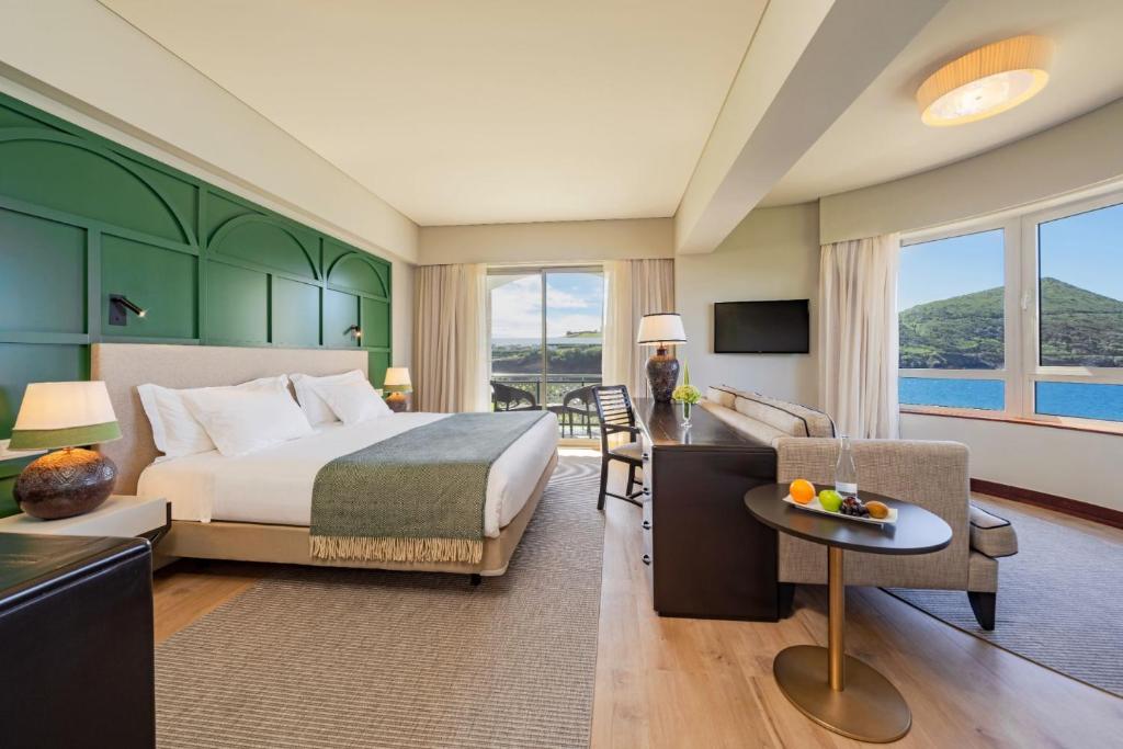 Сьюит (Полулюкс с видом на океан) отеля Terceira Mar Hotel, Ангра-ду-Эроижму