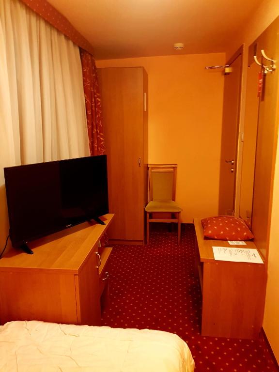 Одноместный (Небольшой одноместный номер) отеля Hotel Solny, Величка