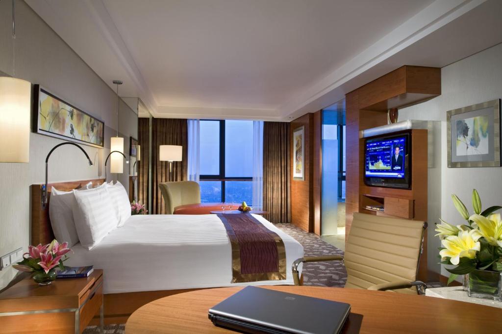 Двухместный (Номер Swiss с кроватью размера «king-size» и дополнительными преимуществами) отеля Swissotel Foshan, Guangdong, Фошань