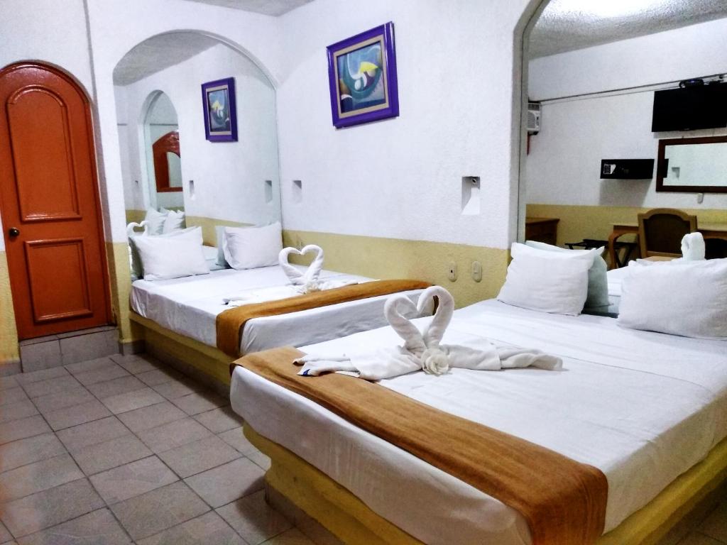 Четырехместный (Классический четырехместный номер) отеля D'Cesar Hotel Acapulco, Акапулько-де-Хуарес