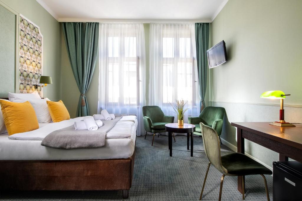 Двухместный (Улучшенный двухместный номер с 1 кроватью или 2 отдельными кроватями) отеля Hotel Amber, Краков