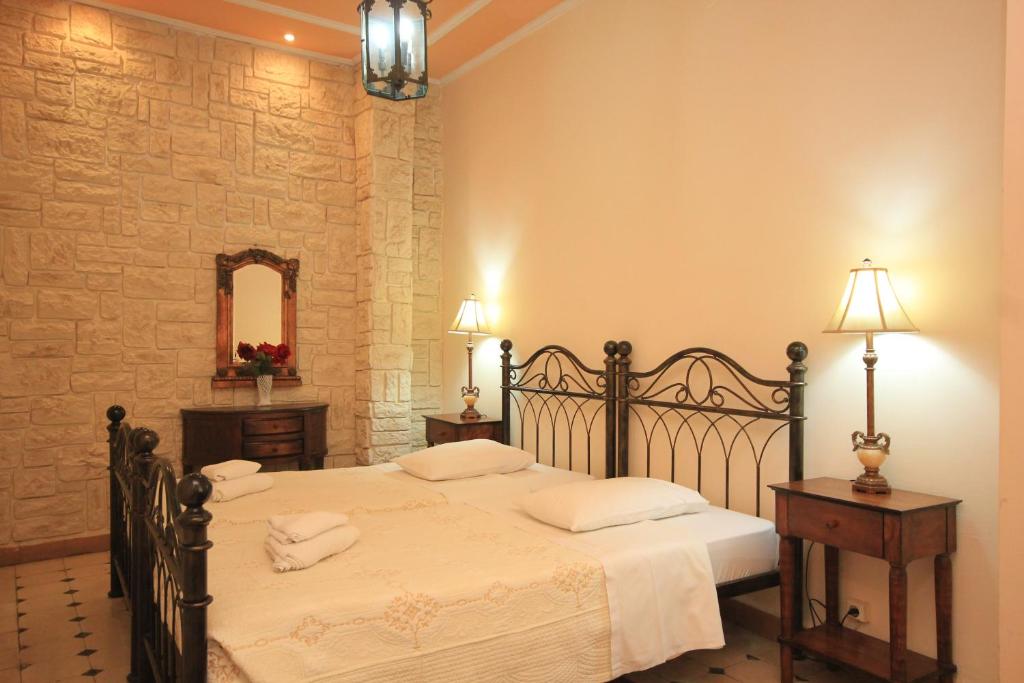 Двухместный (Двухместный номер с 1 кроватью или 2 отдельными кроватями и собственной ванной комнатой) хостела Hotel Neos Olympos, Афины